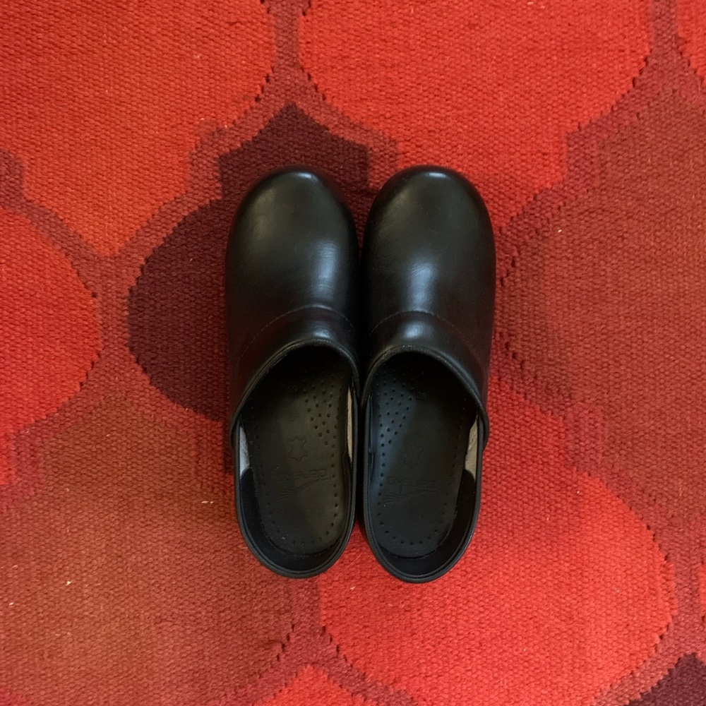 Black Dansko clogs - size 39